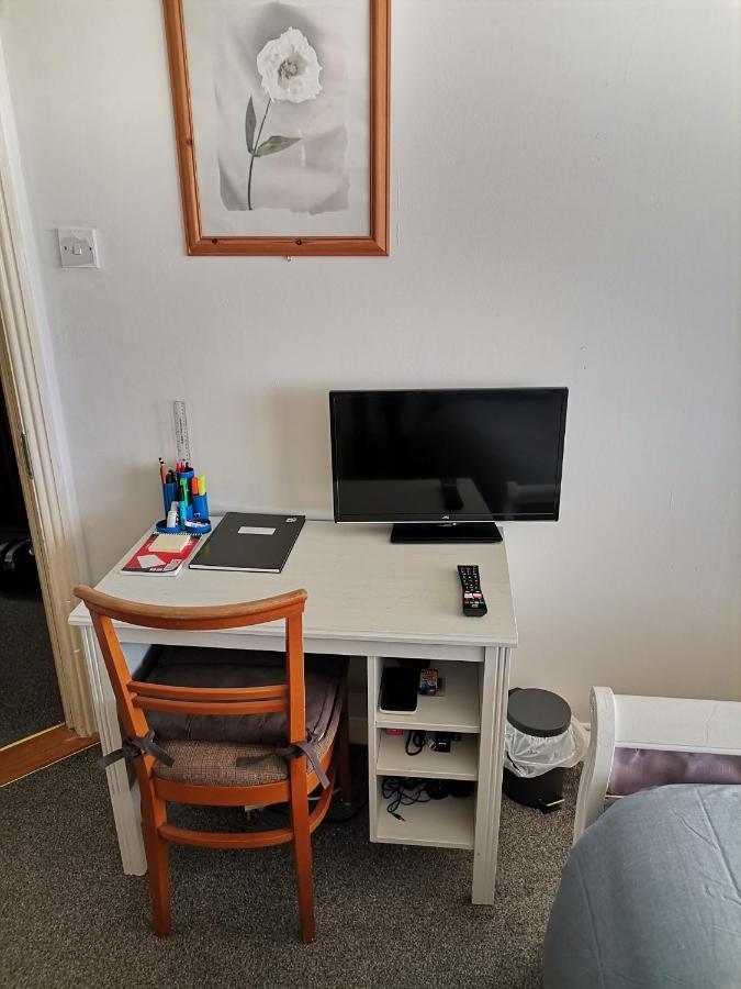 Bright And Cozy Room With Double Bed, Private Bathroom Not Ensuite, Breakfast To Go Dublin Eksteriør billede