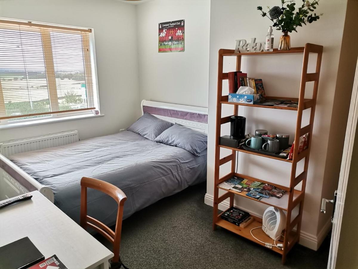 Bright And Cozy Room With Double Bed, Private Bathroom Not Ensuite, Breakfast To Go Dublin Eksteriør billede