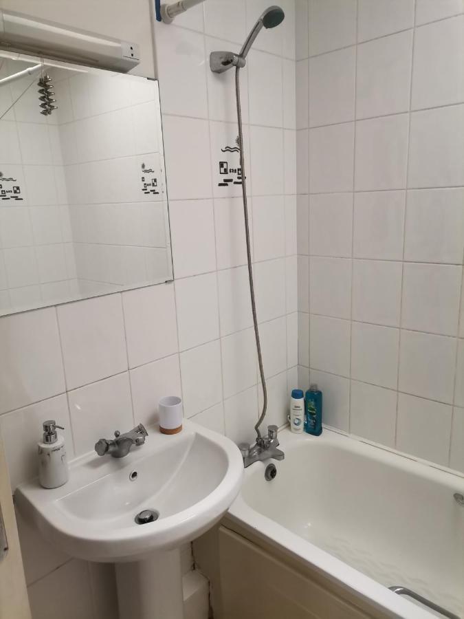 Bright And Cozy Room With Double Bed, Private Bathroom Not Ensuite, Breakfast To Go Dublin Eksteriør billede
